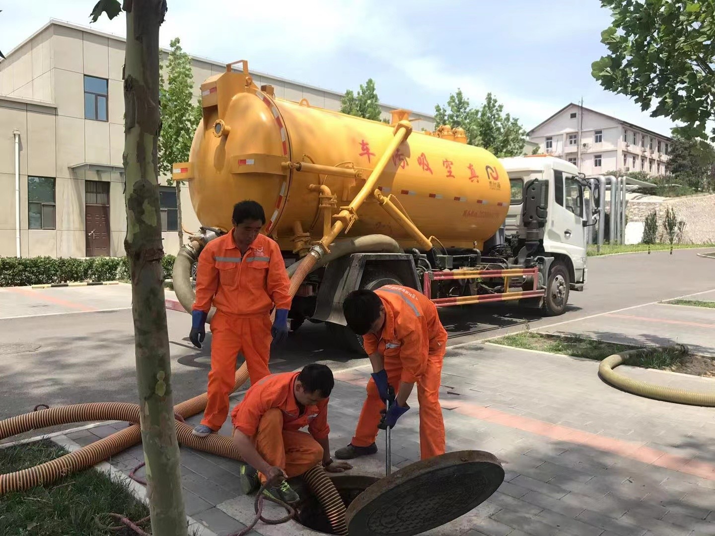 伊通化粪池清理与5-8吨吸粪车施工效率分析